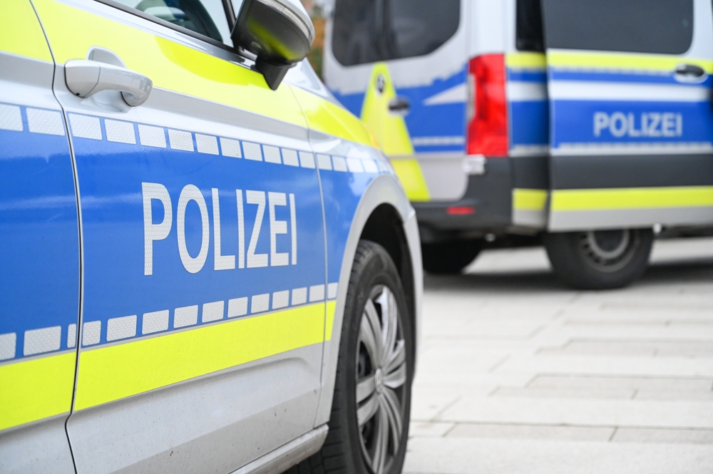 „Leipziger Polizei sucht nach Zeugen: Fahrer flieht nach Unfall am Goerdelerring“
